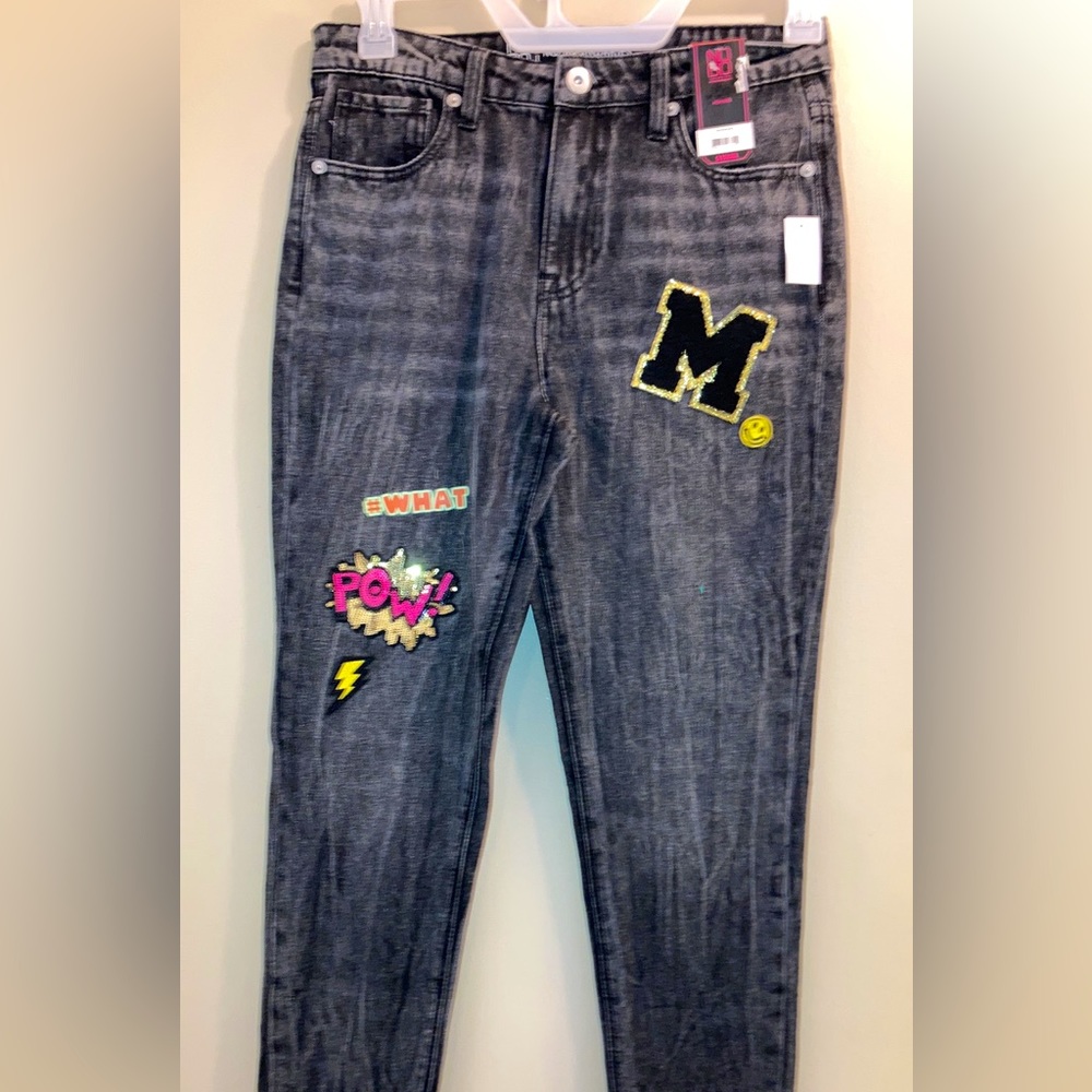 New women’s, no boundaries, black distressed, graphic, jeans, size 7